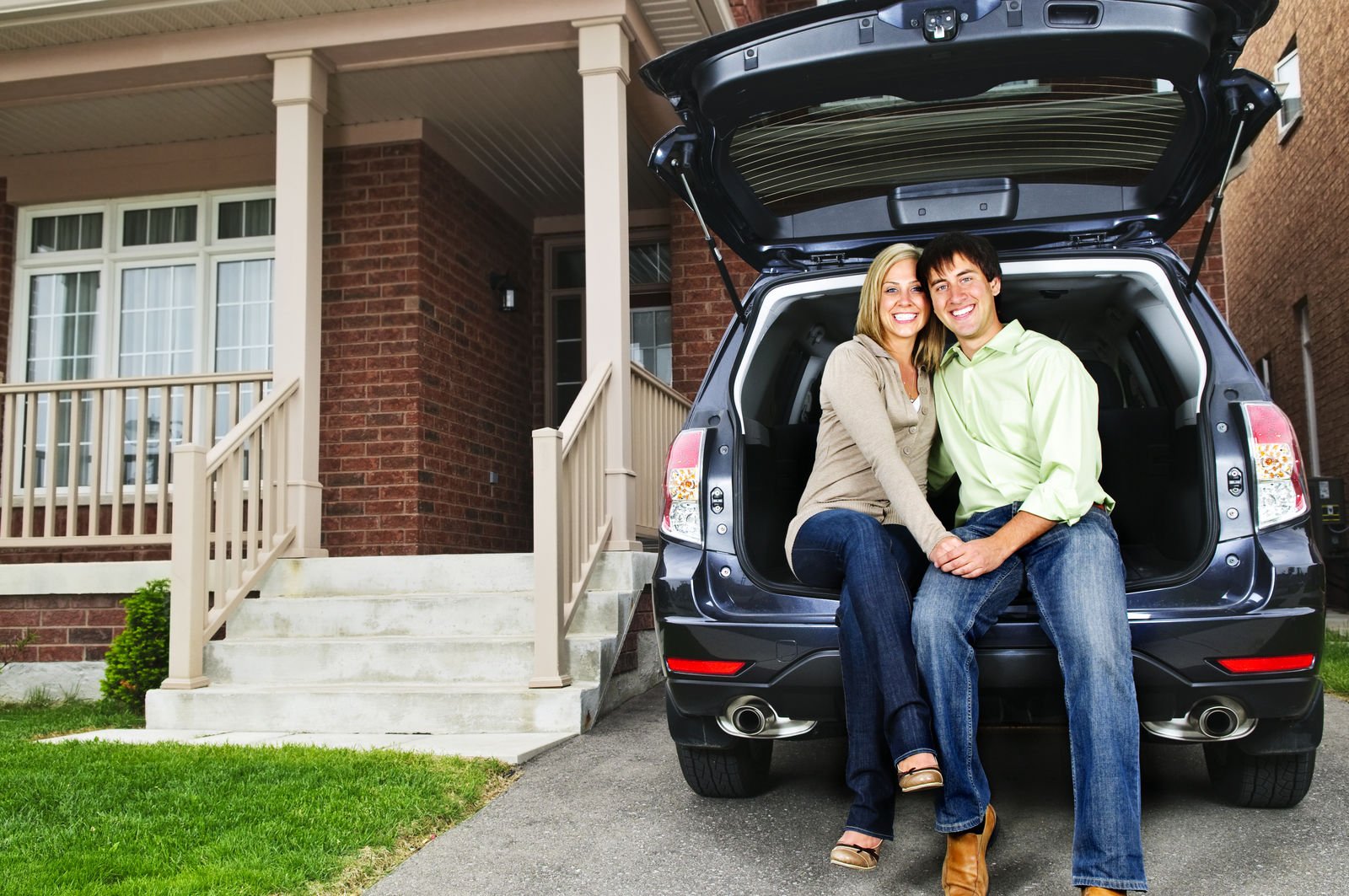 Can a married couple have separate car insurance policies?