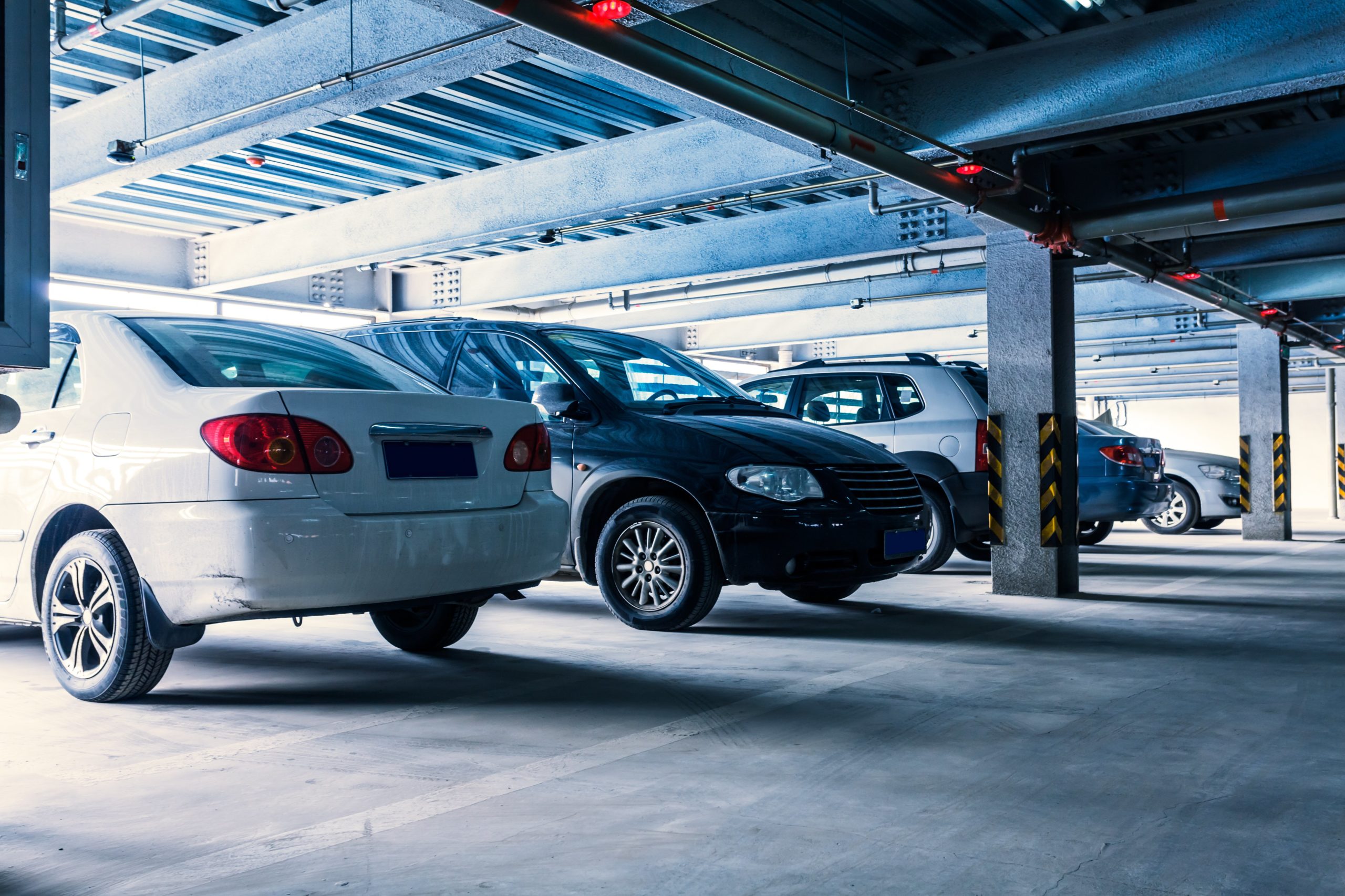 Can a car be parked on a public road with no insurance?