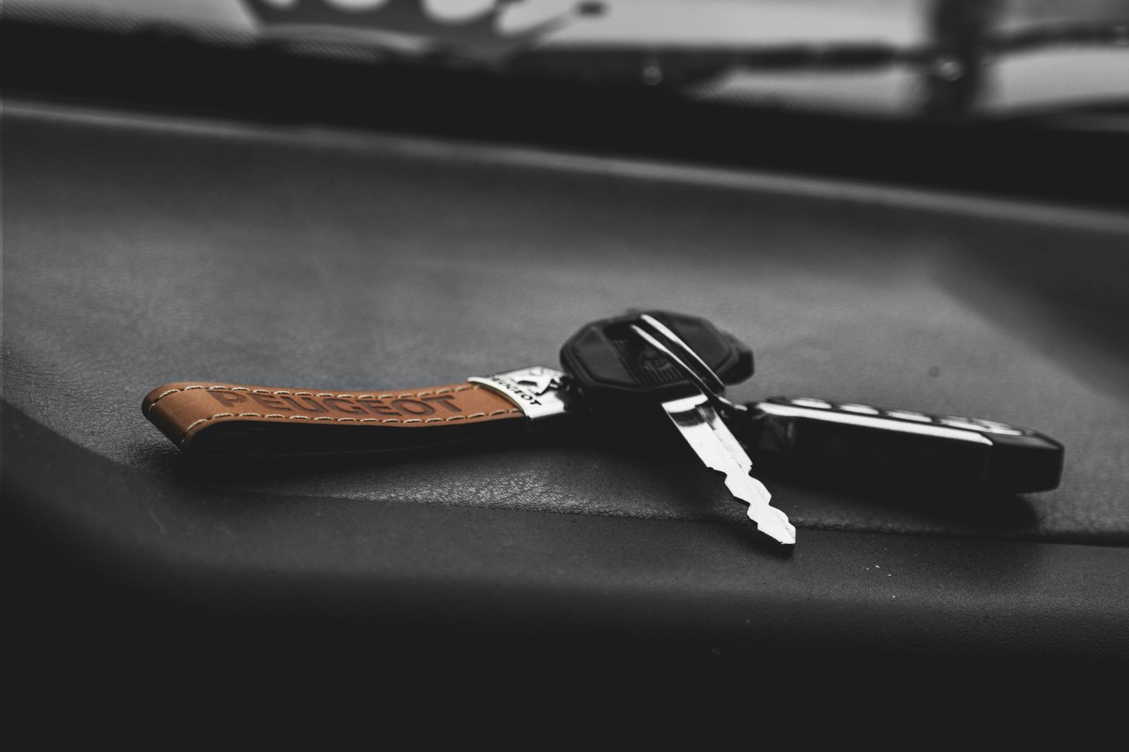 What to Do if Your Car Keys Are Stolen [2024]